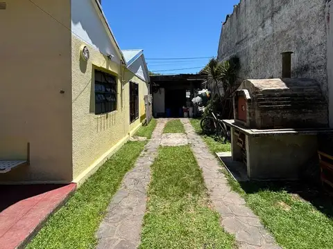 Casa en Venta con 3 cocheras