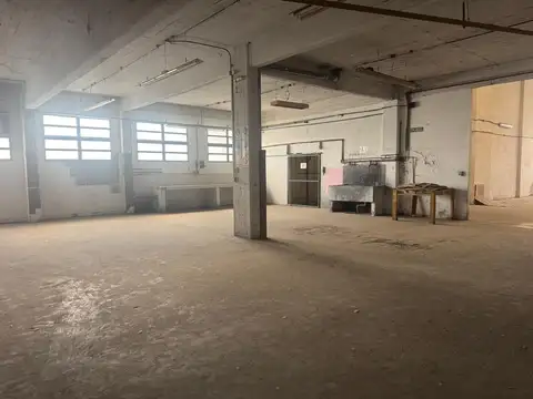 GALPON ZONA ID DOM CON SALIDA A 2 CALLES EN UBICACION ESTRATEGICA.