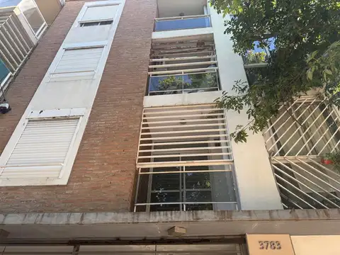 DEPARTAMENTO DE ESCALERA ALQUILER UN DORMITORIO BALCON CONTRA FRENTE BARRIO LUIS AGOTE MACROCENTRO R
