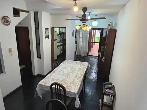 Depto Tipo Casa 4 ambientes con 3 baños