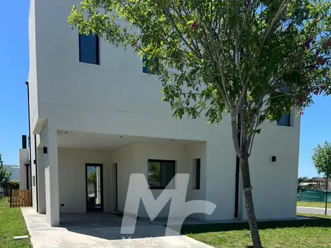 Casa 6 ambientes con 3 baños