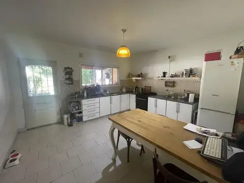 Casa 5 ambientes con 2 baños