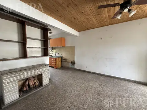 Venta PH 3 ambientes con patio en Bernal