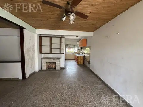Venta PH 3 ambientes con patio en Bernal