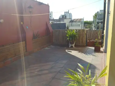 Excelente Piso Al Frente con terraza  ,Quincho ,Parrilla ,3 baños  a mts de Av Rivadavia 8700