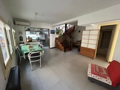 *OLIVOS* MODERNA CASA DE 3 DORMITORIOS JARDÍN Y COCHERA 