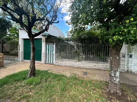 *OLIVOS* MODERNA CASA DE 3 DORMITORIOS JARDÍN Y COCHERA 