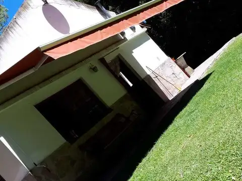 Casa 9 ambientes con 2 baños