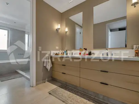 Casa en venta en Albanueva, 4 dormitorios, impecable, en esquina