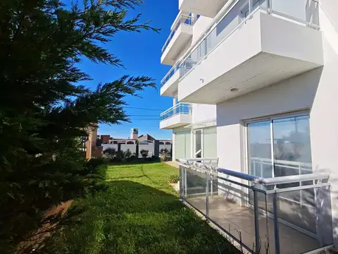 Moderno Apart Hotel en venta, frente al mar con gas natural.