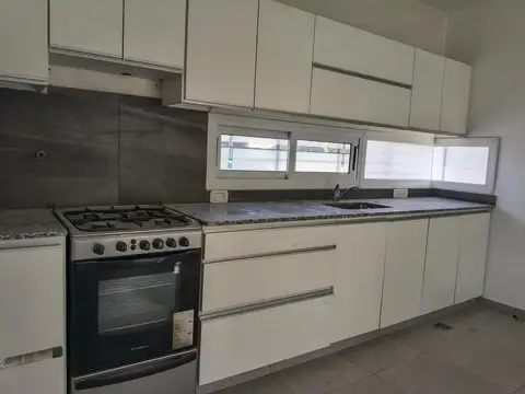 Departamento 4 ambientes con 2 baños