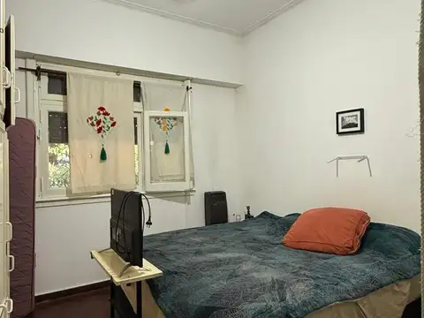 Juan José Paso 1400