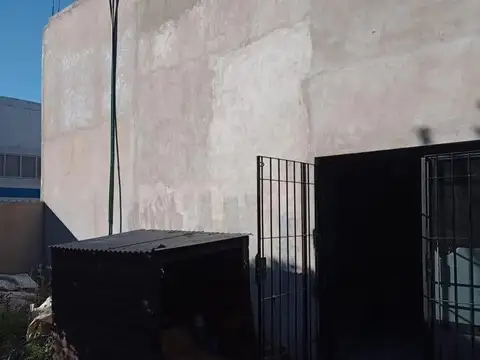Depósito en venta - 180Mts2 - Cochera - Garín, Escobar