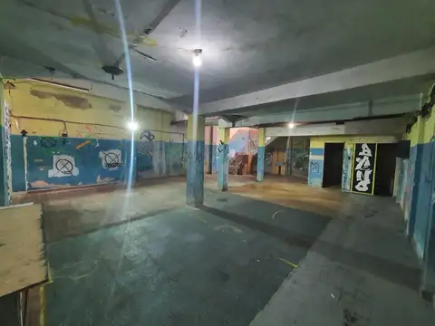 Alquiler galpón al fondo de 90 m² más altillo.