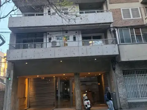 Excelente Monoambiente detalles de diseño, con balcón, cocina completa, aire acondicionado.