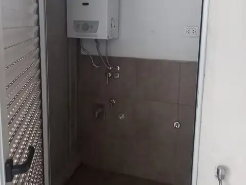 Excelente Monoambiente detalles de diseño, con balcón, cocina completa, aire acondicionado.