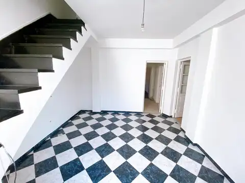 Casa en Alquiler con 2 cocheras