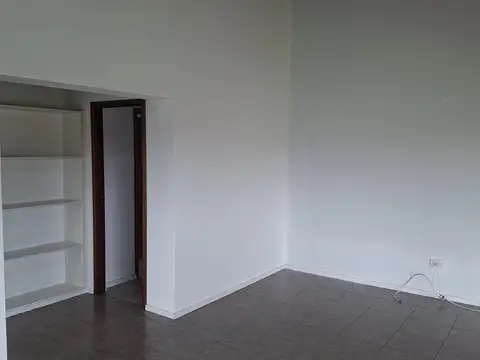 Casa en Alquiler con 1 cochera