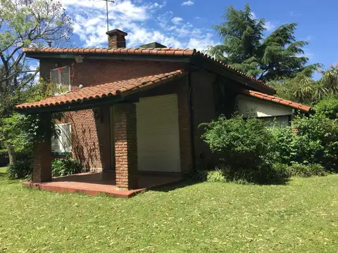 Casa en Venta con 2 cocheras