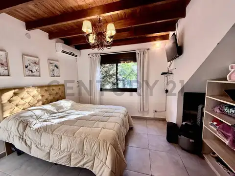 VENTA CASA 3 AMB EN LA CALETA CON PILETA Y QUINCHO EMPLAZADA EN 2 LOTES