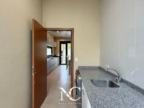Casa en Venta en Costa Esmeralda con gas natural