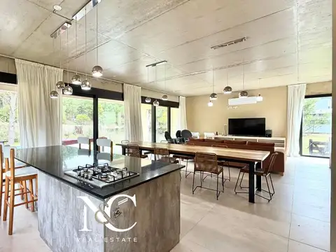 Casa en Venta en Costa Esmeralda con gas natural