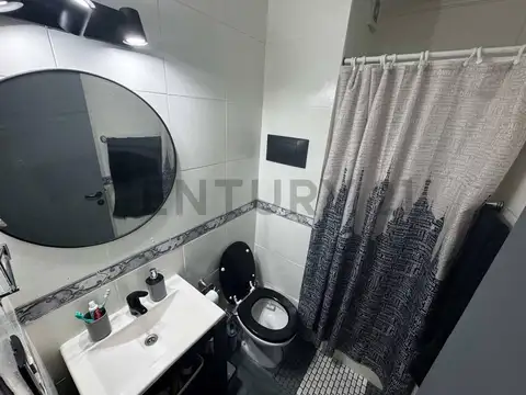 Departamento de un ambiente al contrafrente reciclado con balcón zona Plaza Mitre