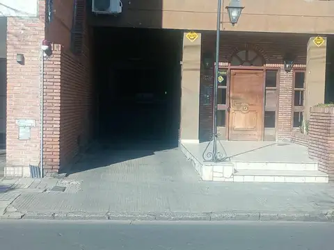 Cochera en edificio de viviendas
