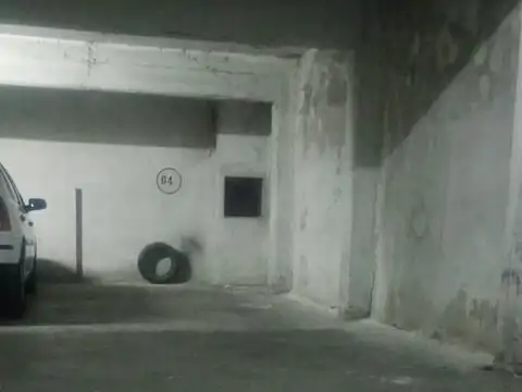 Cochera en edificio de viviendas