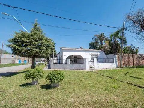 Casa 5 ambientes con 1 baño