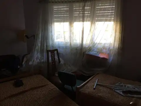 Depto 3 amb con dependencia de servicio. Totalmente externo.