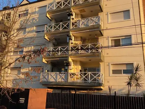 Luis Garcia 1800 , Piso 3