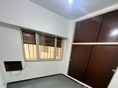 Excelente casa de 4 ambientes, 2 baños, cocina comedor diario, entrada de auto, patio y terraza. Sobre lote propio de 8.66 x17.32Mts.