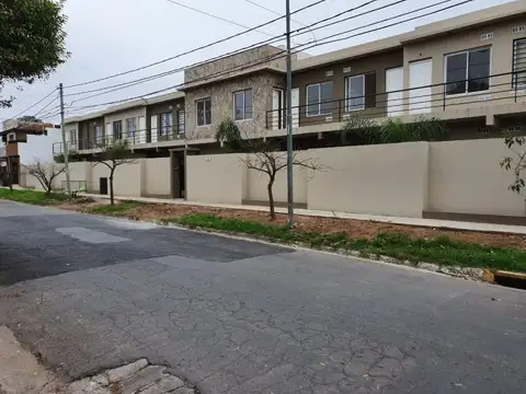 Cesar Malnatti 2200, Piso PB