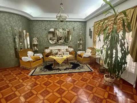 Casa en Venta con 3 cocheras