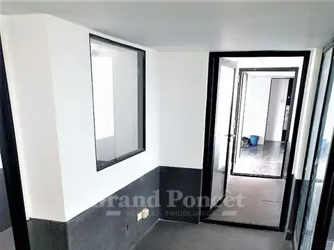 Oficina 7 ambientes con 3 baños