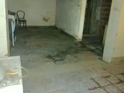 Venta 2 locales y 2 viviendas (a refaccionar)