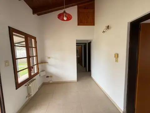 Casa en Alquiler con 2 cocheras