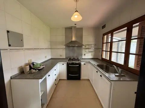 Casa 3 ambientes con 2 baños