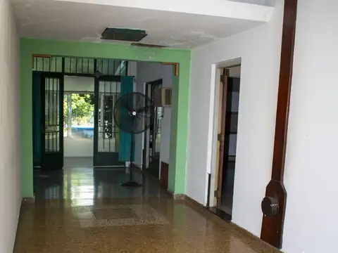 Casa 7 ambientes con 2 baños