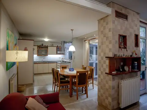 Venta| Casa 4 ambientes con cochera, patio y terraza | Villa Urquiza