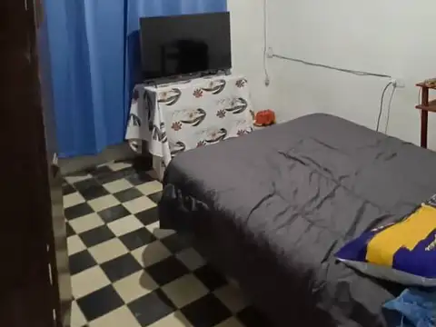 Casa 8 ambientes con 2 baños