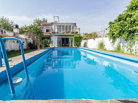 Venta de Casa 6 ambiente en Merlo centro