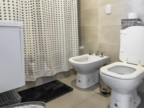 MONOAMBIENTE muy luminoso al frente, APTO PROFESIONAL en el 7°piso.