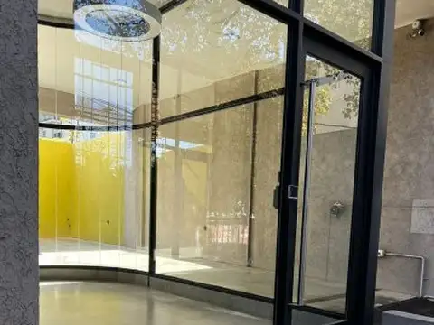 MONOAMBIENTE muy luminoso al frente, APTO PROFESIONAL en el 7°piso.