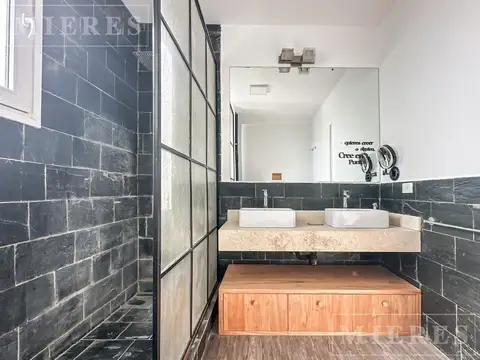 Casa en venta sobre lote a la laguna en El Cantón Barrio Islas