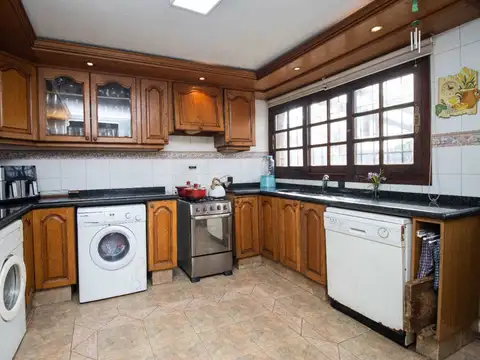 Venta casa  Colón 3 dormitorios, 3 baños, fondo