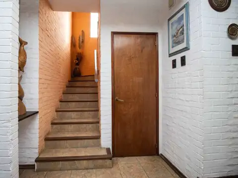 Casa en Venta con 3 cocheras
