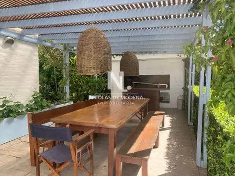 Casa 6 ambientes con 4 baños