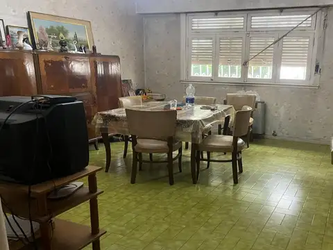 Casa en Venta con 3 cocheras